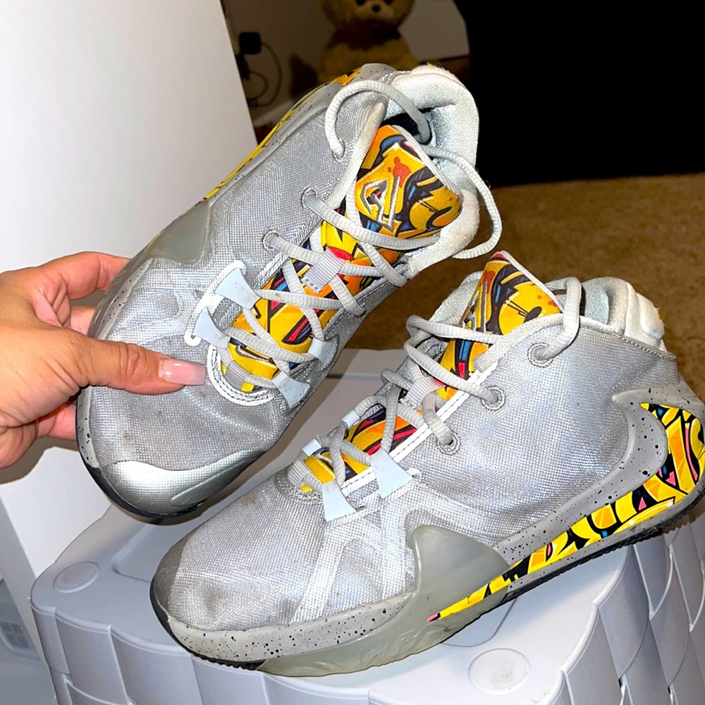 NIKE FREAKS graffiti US six youth